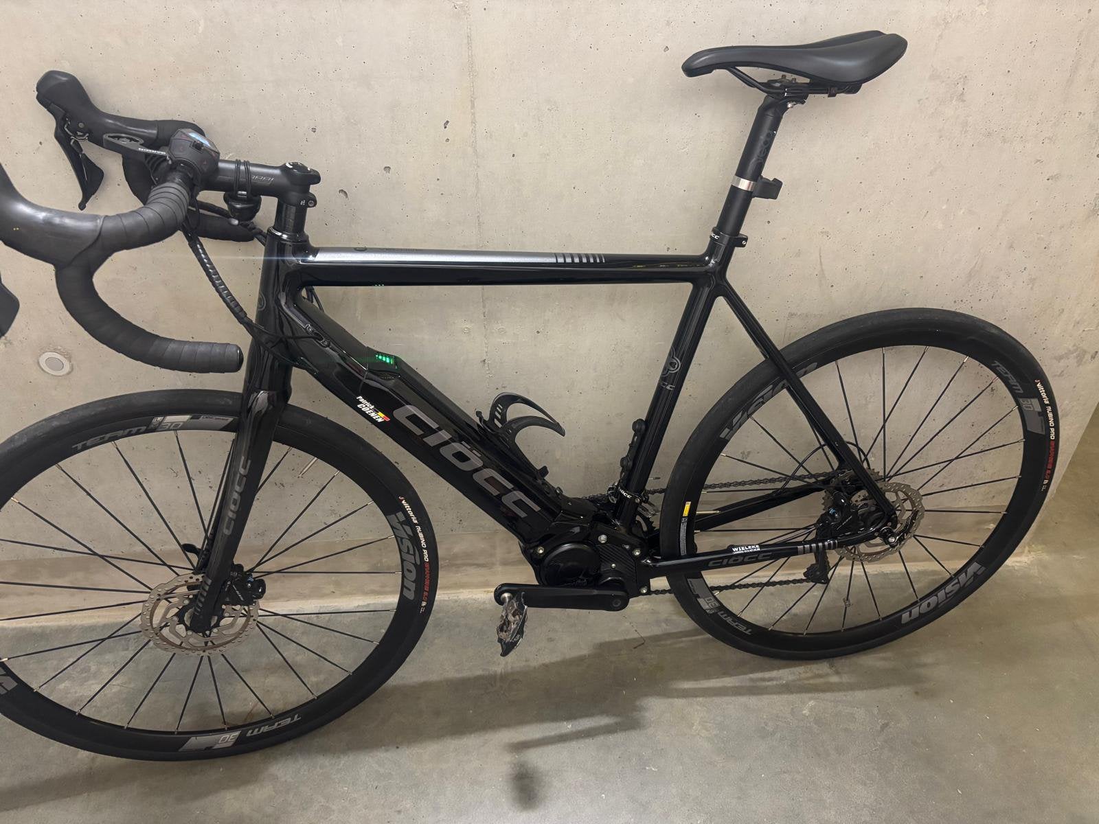 Zwarte elektriche koersfiets merk ciocc, Fietsen en Brommers, Ophalen, Zo goed als nieuw
