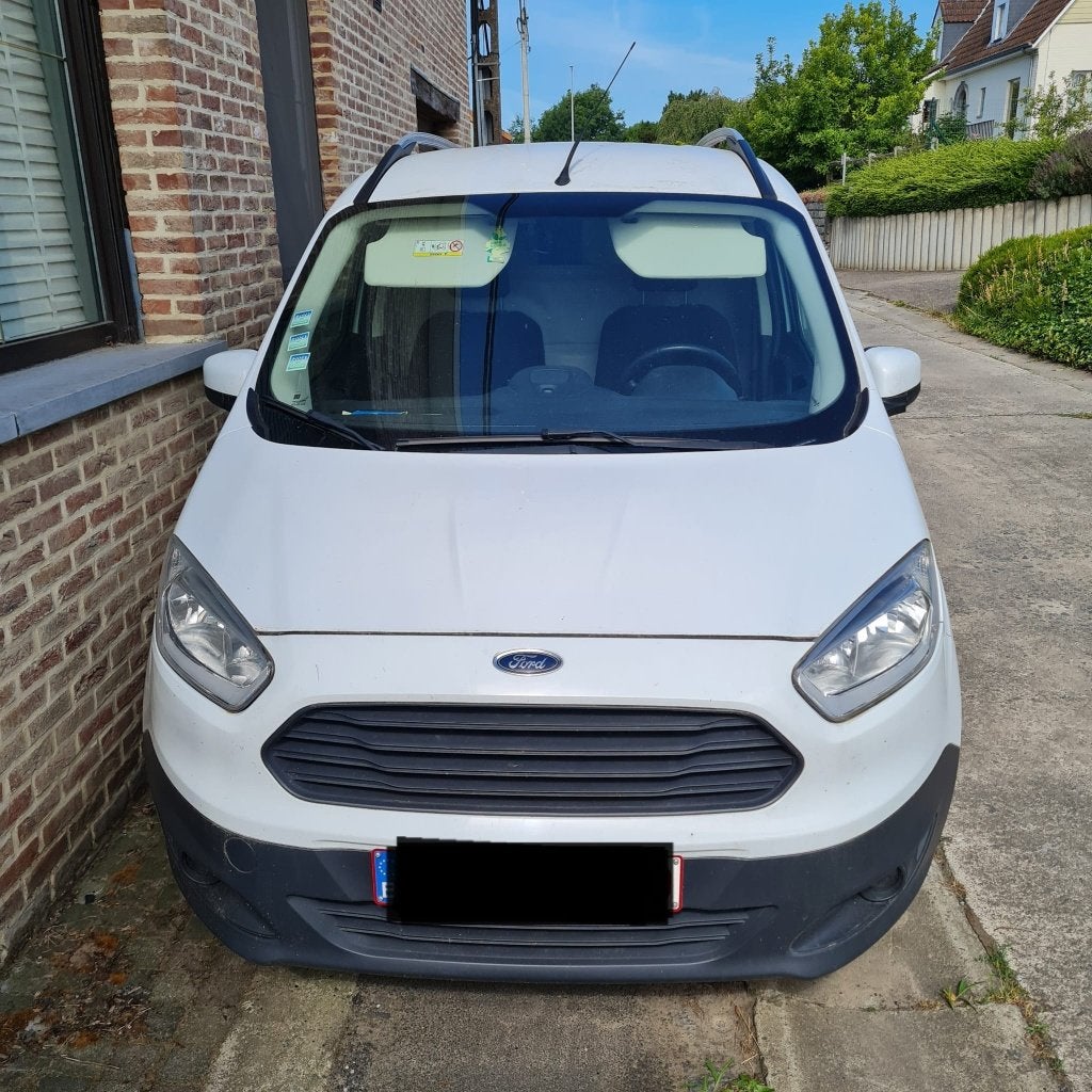Ford Transit Courier 1.5 TDCi 2015 – Airco, GPS, PDC, Auto's, Stof, Zwart, Wit, Particulier