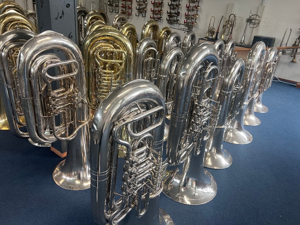 Wij hebben verschillende Bes / Es Tuba's op voorraad, Ophalen, Gebruikt, Tuba in si bemol, Met koffer of draagtas