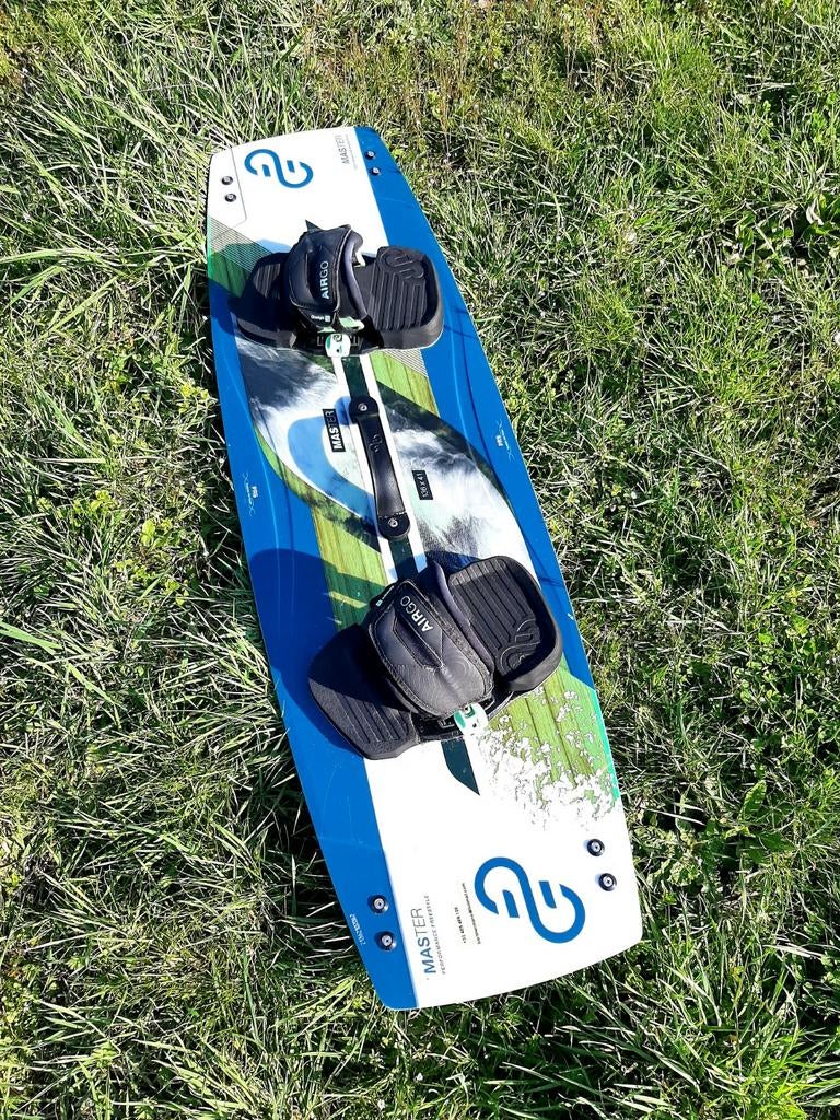 Eleveight Master Twintip, Watersport en Boten, Kitesurfen, Twintip, Ophalen, Zo goed als nieuw, Kiteboard