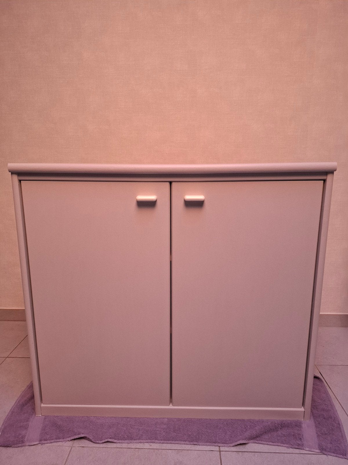 Beige geverfd opbergkastje met 2 leggers, Huis en Inrichting, Ophalen
