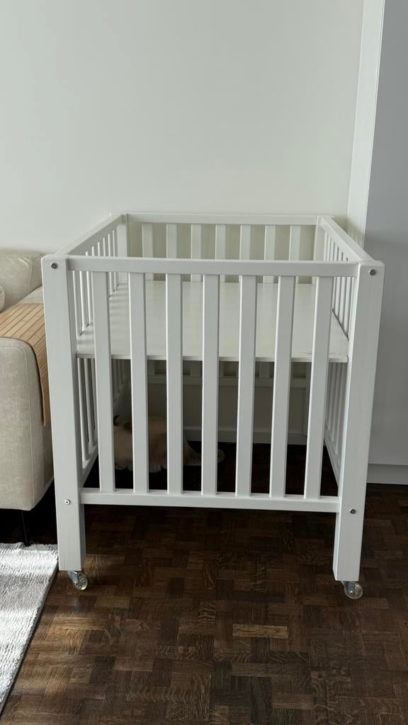 Babypark Quax + matras & toebehoren te koop., Kinderen en Baby's, Babyparken, Ophalen, Zo goed als nieuw, Wieltjes