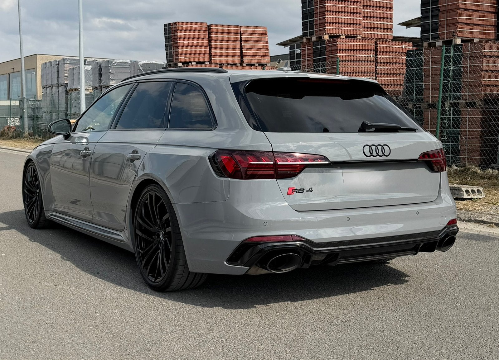 Audi rs4 état showroom avec 31000 km, Argent ou Gris, Achat, Euro 6, Entretenue par le concessionnaire