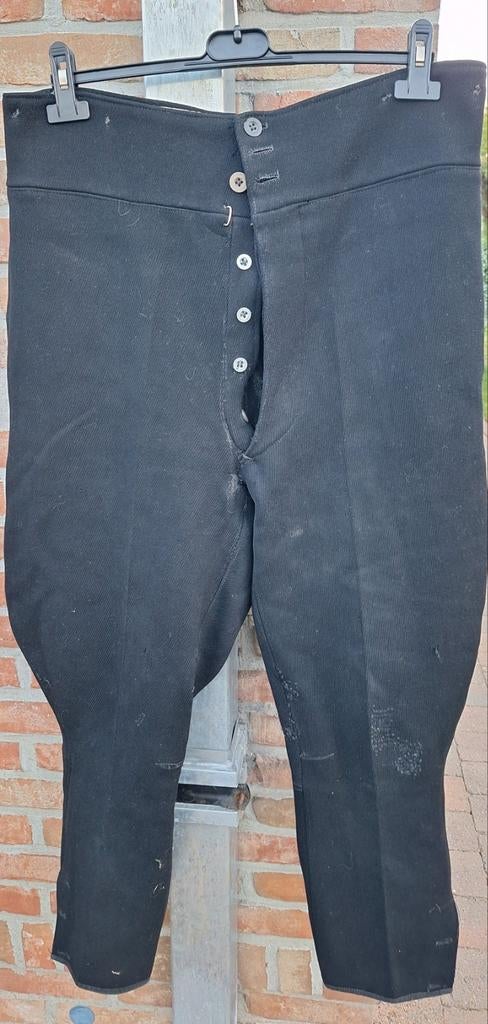 Pantalon Gendarmerie Belge ww2, Enlèvement
