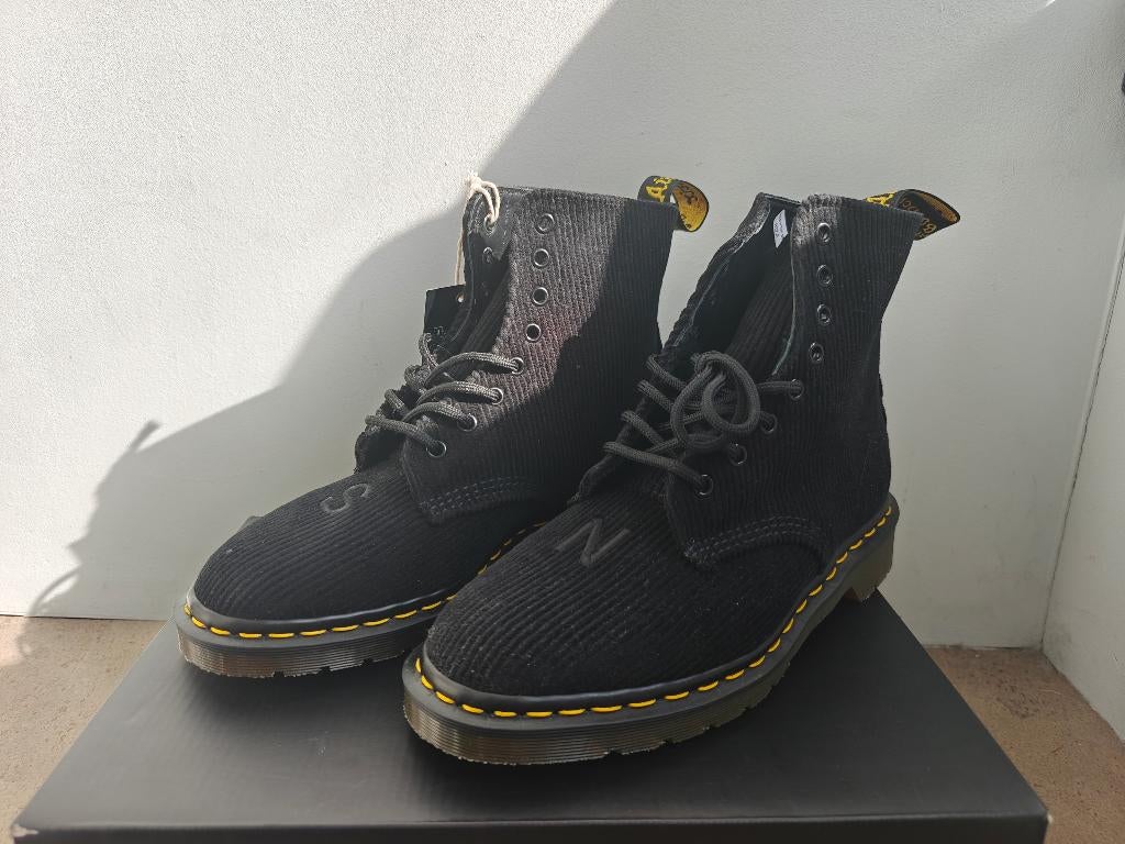 Dr Martens - limited edition spiritual noise, Kleding | Dames, Schoenen, Zwart, Lage of Enkellaarzen, Nieuw, Ophalen of Verzenden