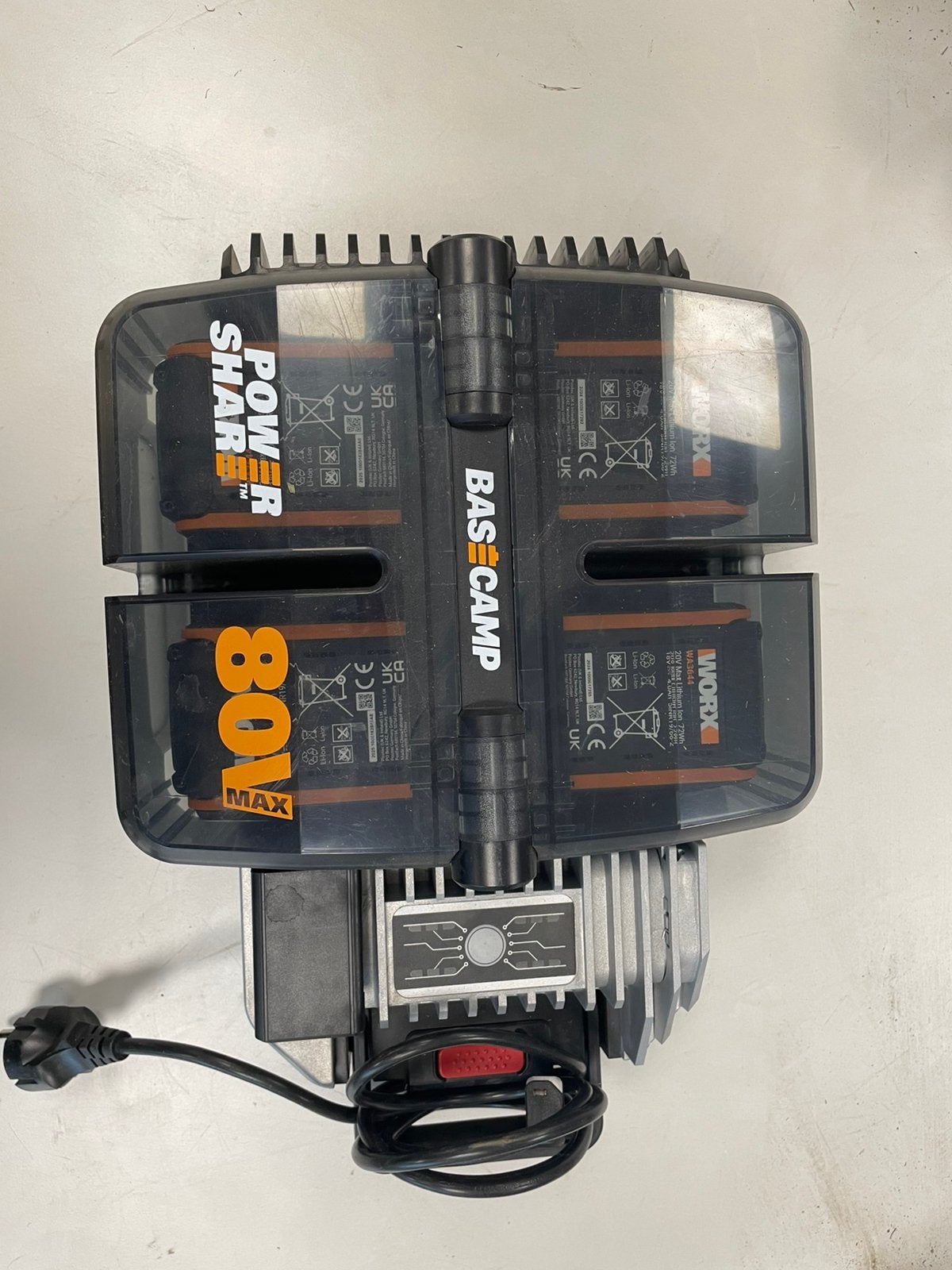 Lader met 4 x nieuwe 4AH batterijen, Ophalen, Nieuw