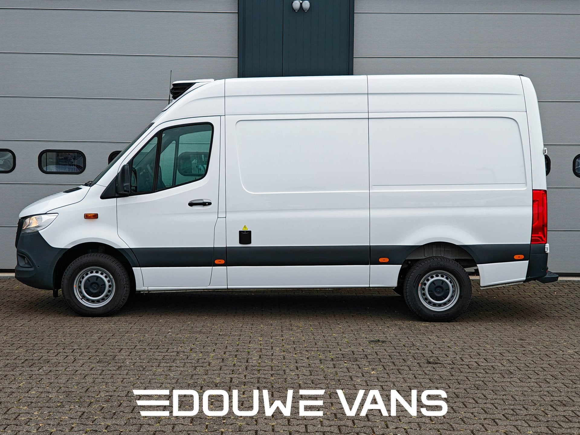 Mercedes-Benz Sprinter 317 L2H2 Automaat LED Koelwagen Carri, Auto's, Automaat, Gebruikt, Zwart, 4 cilinders