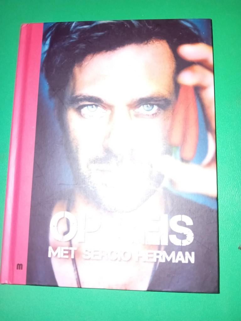 boek op reis met sergio hermans, Boeken, Sergio Herman, Overige typen, Ophalen of Verzenden, Zo goed als nieuw