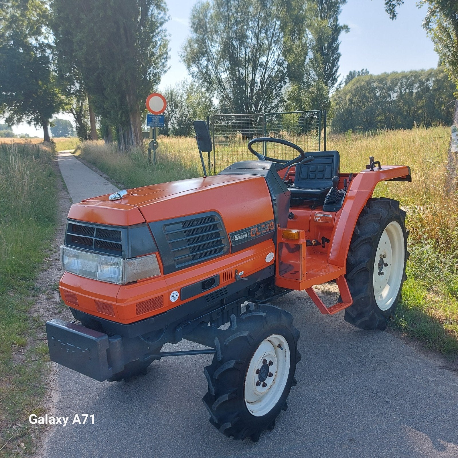 Minitractor kubota 23pk 4x4 servo NIEUWSTAAT!, Zakelijke goederen, Landbouw | Tractoren, Ophalen