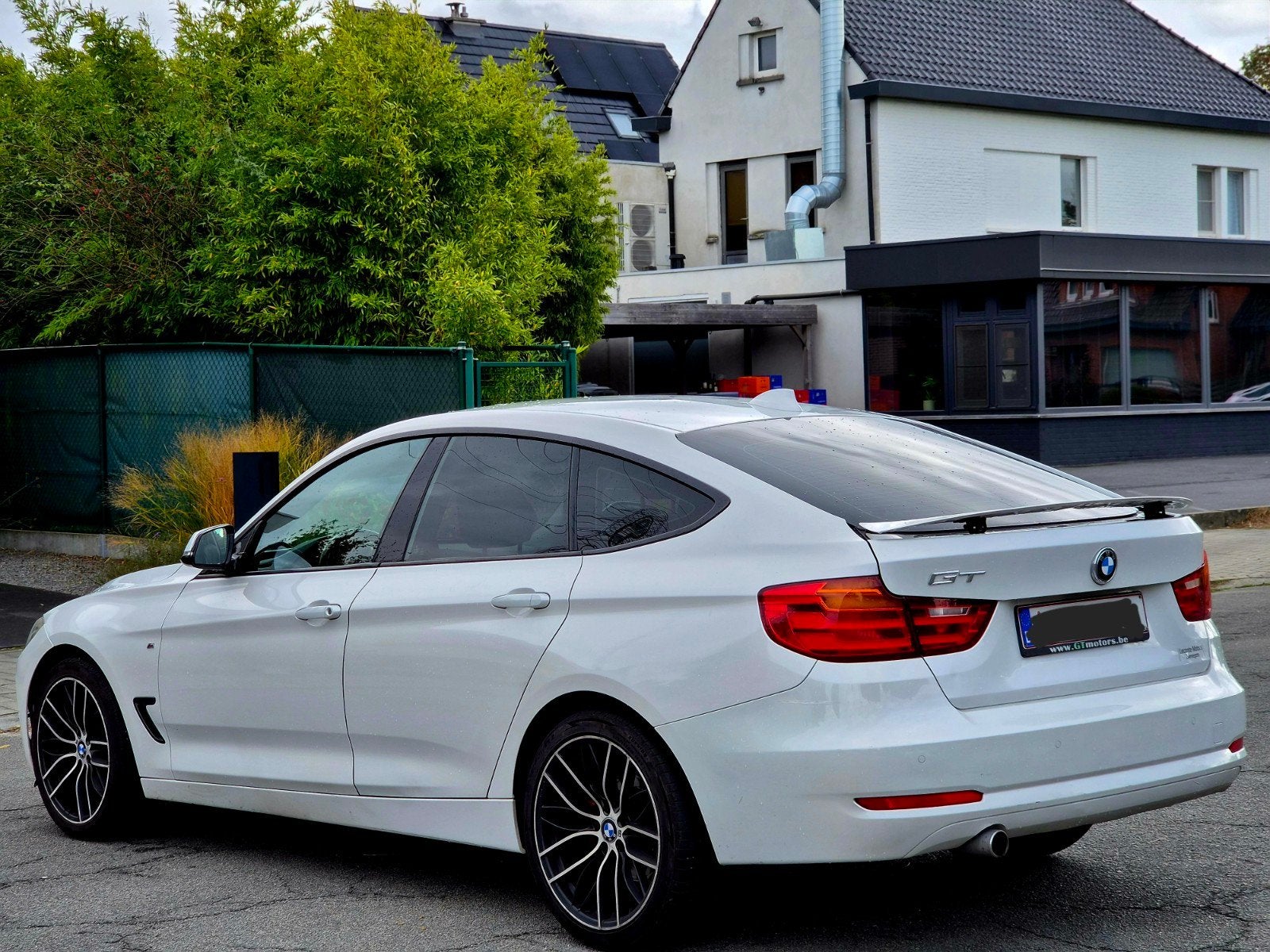 BMW 318d GT Sportpakket – 2014
 230.000 km
 Parelmoerwit, Autos, Cuir, Achat, Euro 6, Réception radio numérique