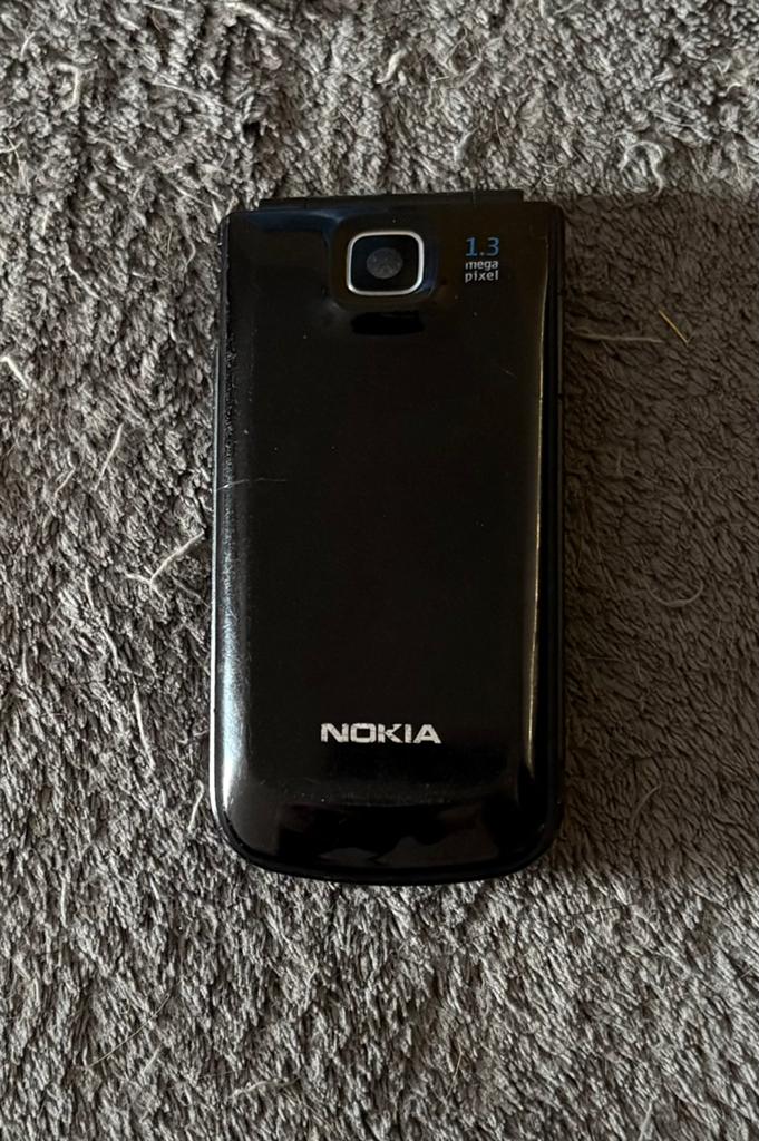 Nokia 2720 flipphone, Telecommunicatie, Gebruikt, Zwart, Fysiek toetsenbord, Inklapmodel