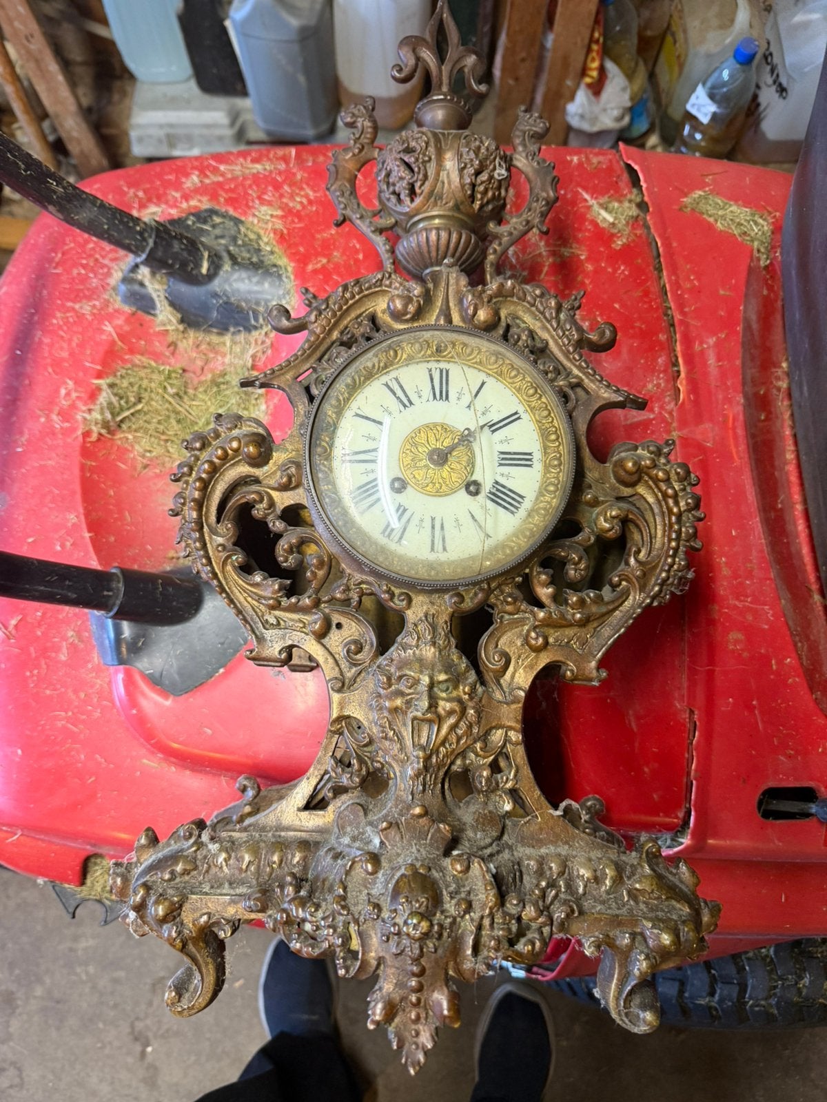 Horloge du XIV, Antiquités & Art, Enlèvement