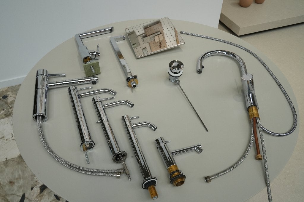 Set van 7 chromen kranen en vierkante regendouche, Enlèvement, Comme neuf, Chrome, Robinet