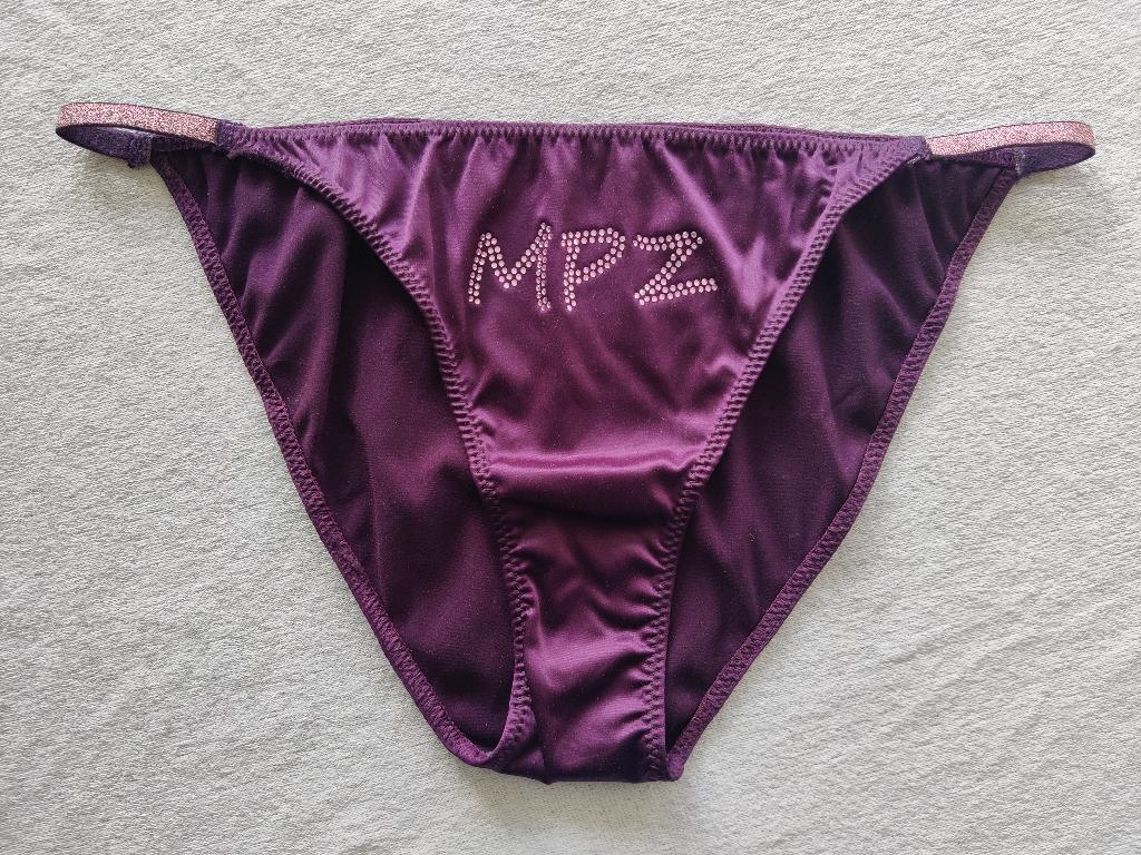 Nieuwe purper damesslip met glinsterende bandjess, Kleding | Dames, Ondergoed en Lingerie, Ophalen of Verzenden, Paars, Slip