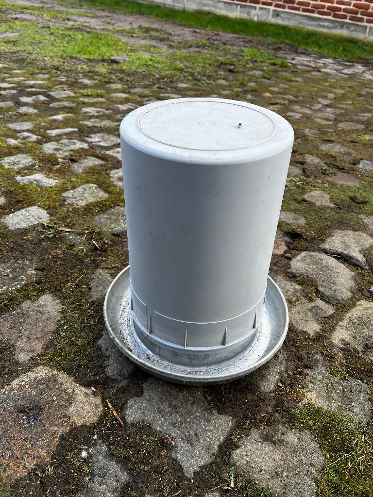 Kippendrinkbak, Enlèvement, Neuf