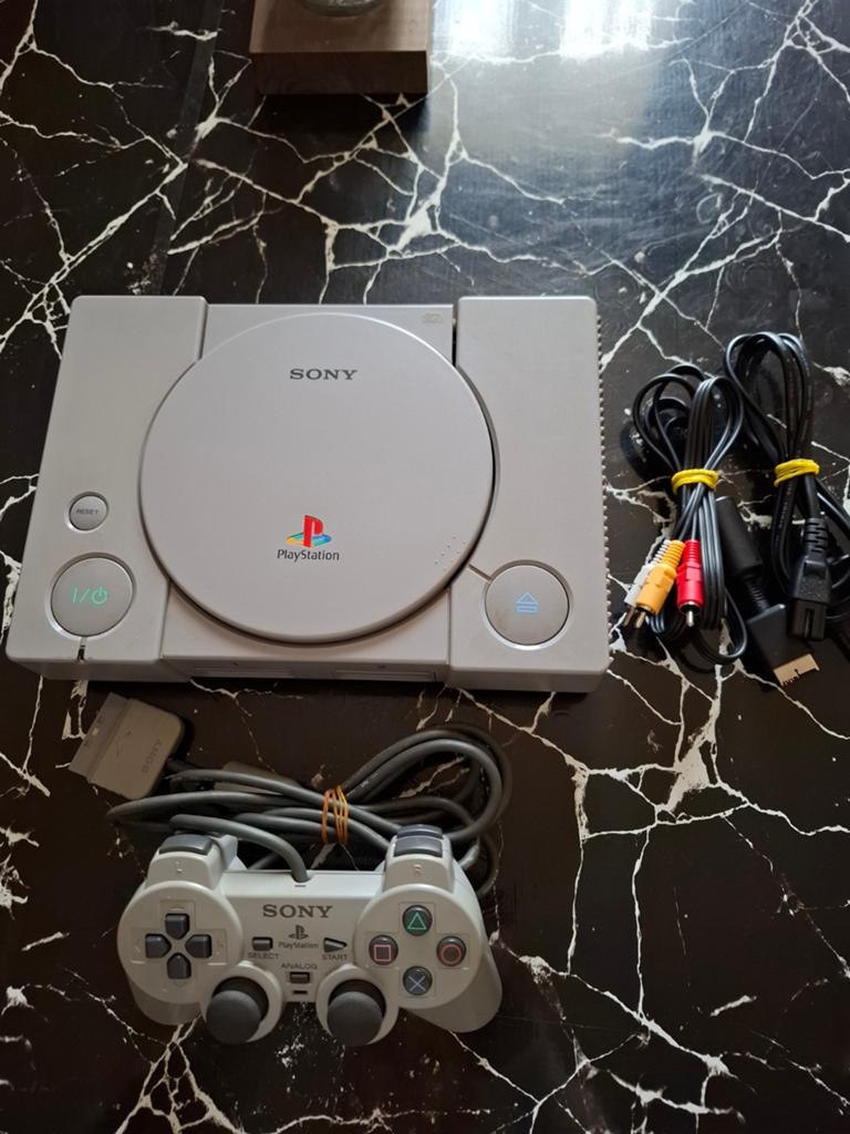 Sony PlayStation 1-console + controller + kabels enz..., Games en Spelcomputers, Games | Sony PlayStation 1, Avontuur en Actie