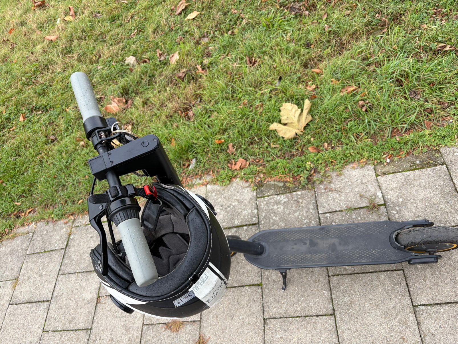 Te koop — elektrische scooter van het type Ninebot — 280€, Ophalen of Verzenden, Zo goed als nieuw