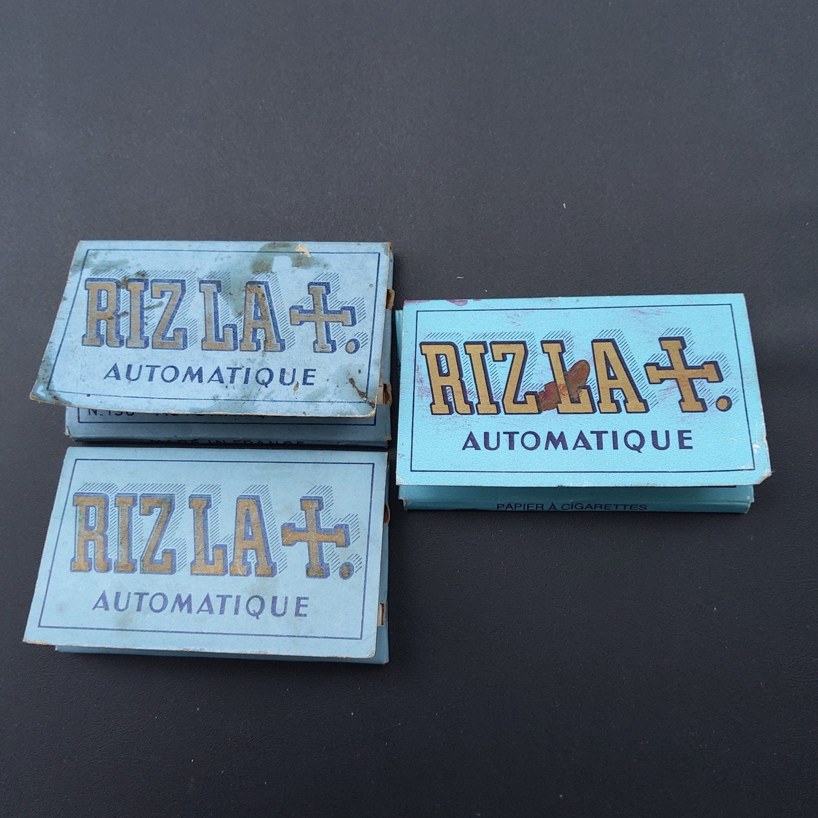 RIZLA +: 3 blauwe vintagedoosjes sigarettenblaadjes., Ophalen of Verzenden, Gebruikt