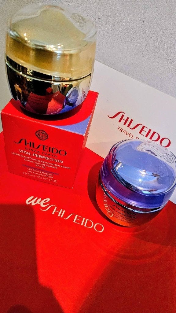 SHISEIDO Vital Perfection Dag en Nacht Cremes ( NIEUW ), Ophalen of Verzenden, Nieuw, Gehele gezicht, Verzorging