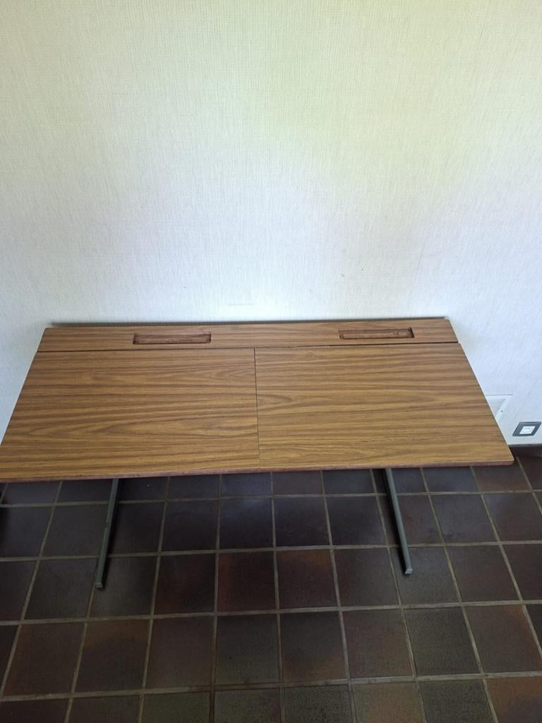 Oude lessenaar- kinder bureau, Huis en Inrichting, Bureaus, Kinderbureau, Ophalen