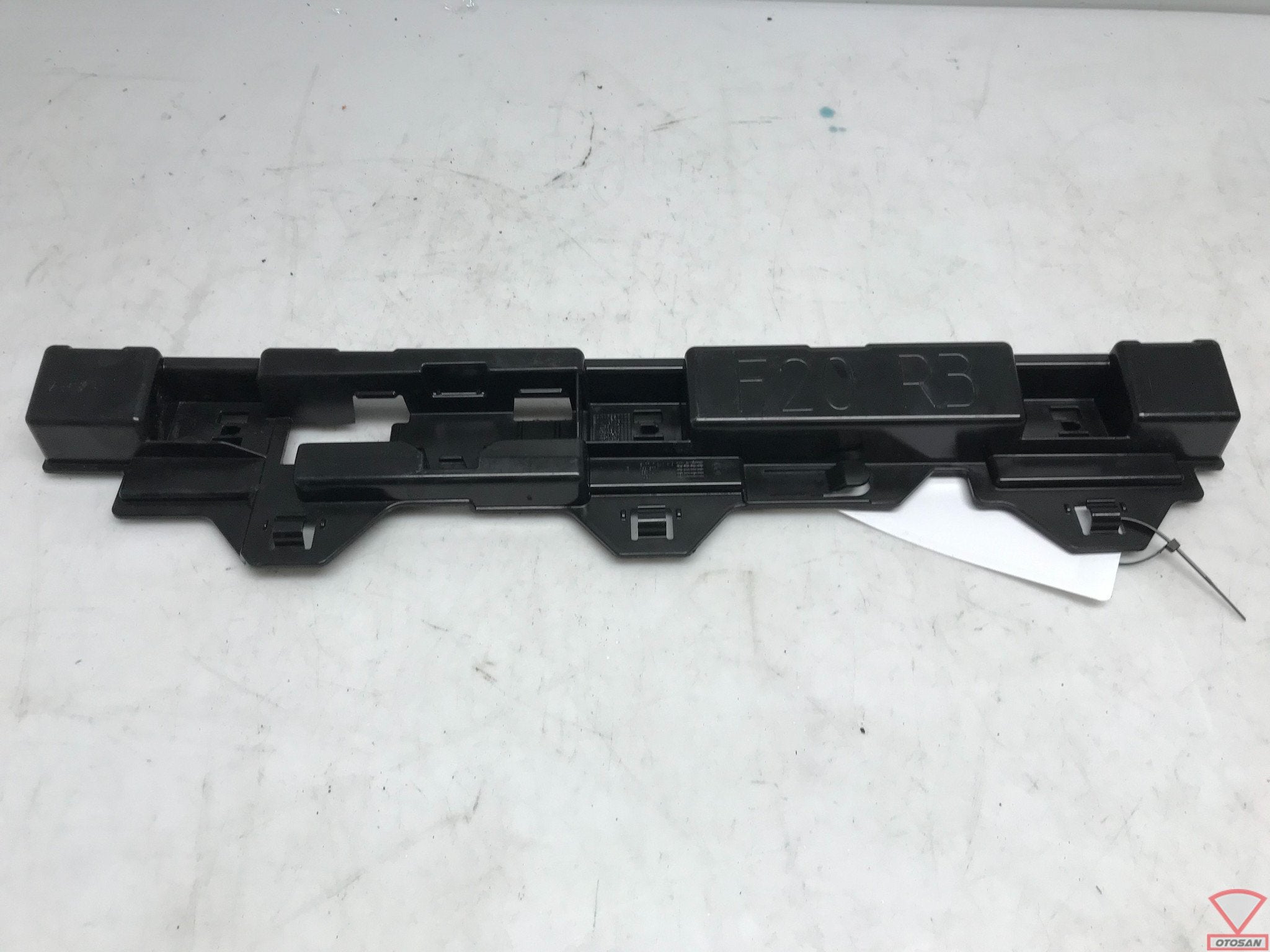 BMW 1 Serie F20 LCI M Side Skirt Houder Rechts 51777240916, Auto-onderdelen, Petuelring 130
80788  Munich, DE, Gebruikt, Info@bmw.de