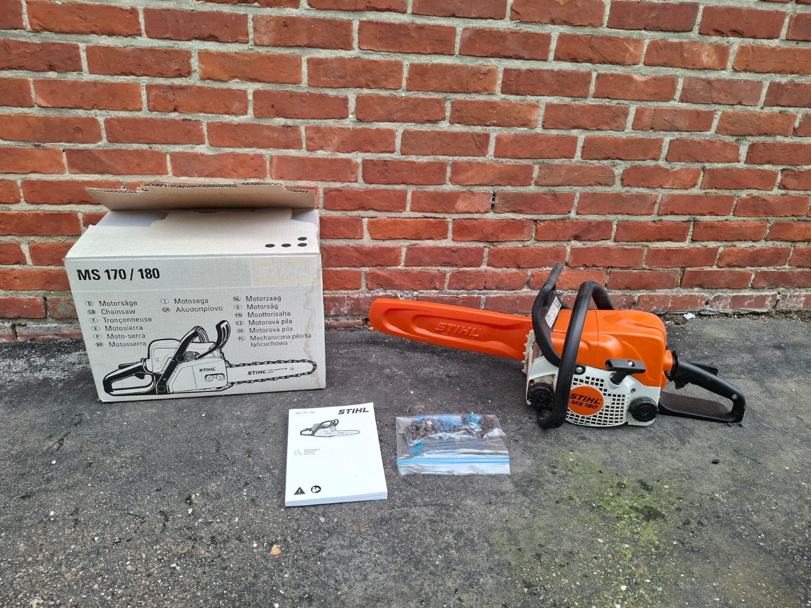 Stihl MS 180 kettingzaag 08/2022, Ophalen, Zo goed als nieuw, Stihl