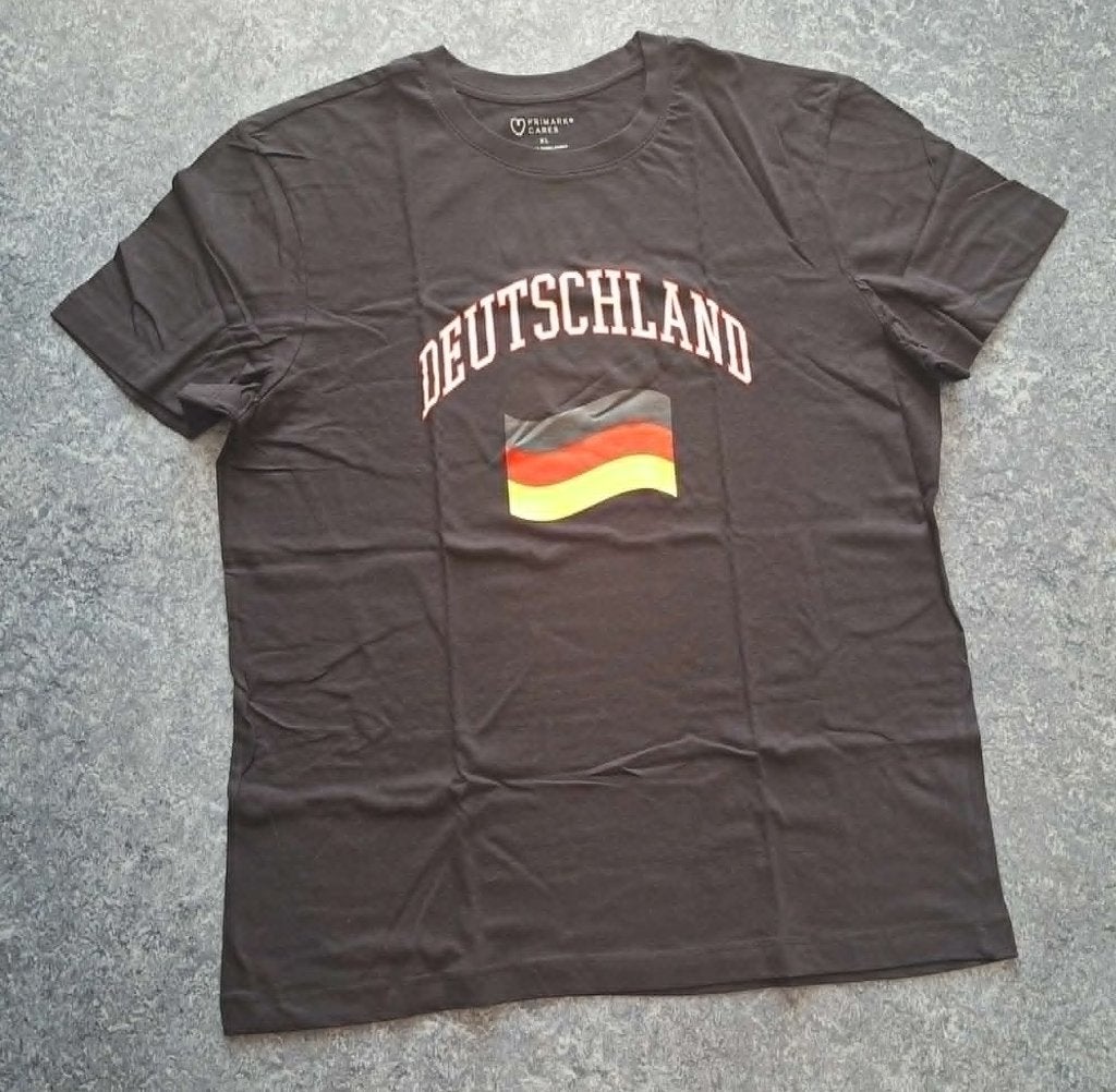 Te koop nieuw zwart T-shirt met print Deutschland (maat: XL), Vêtements | Hommes, T-shirts, Neuf, Taille 56/58 (XL), Noir, Enlèvement ou Envoi