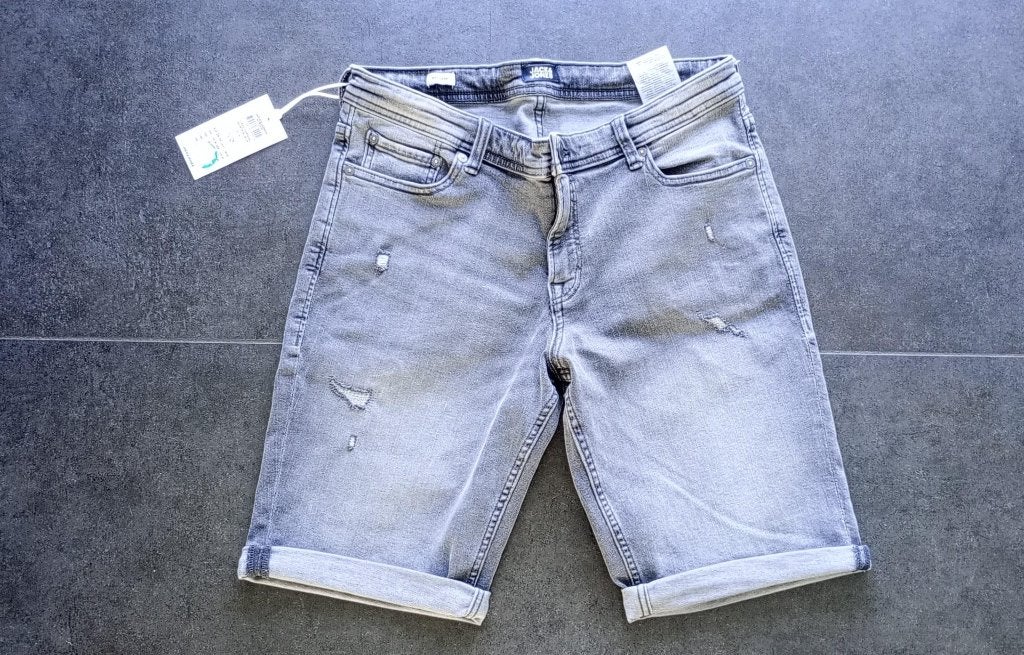 nieuwe jeans short Jack and Jones maat 176, Broek, Nieuw, Ophalen of Verzenden, Jongen