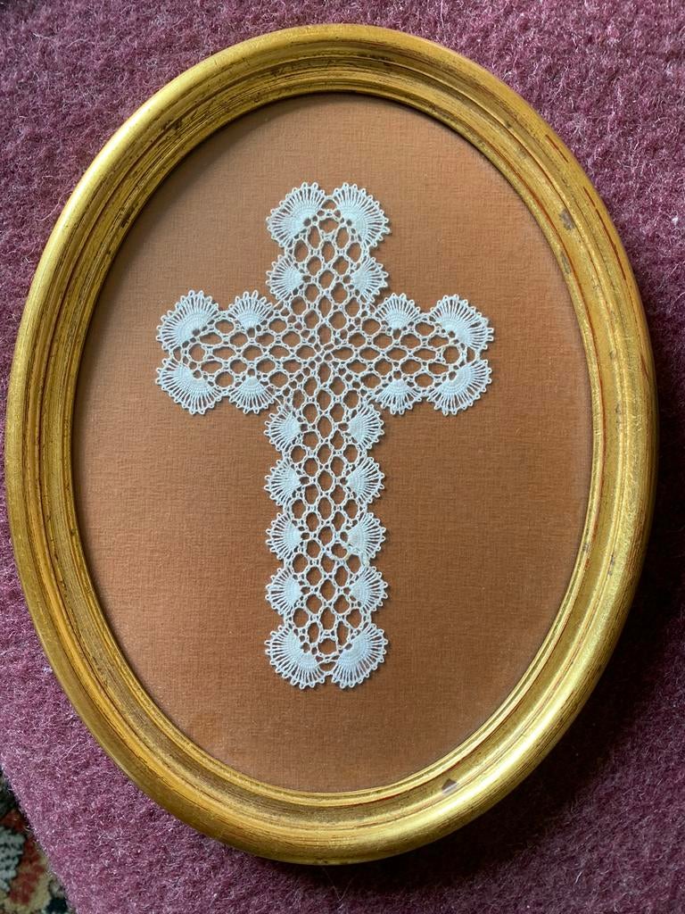 Kanten kruis, Hobby en Vrije tijd, Ophalen, Zo goed als nieuw