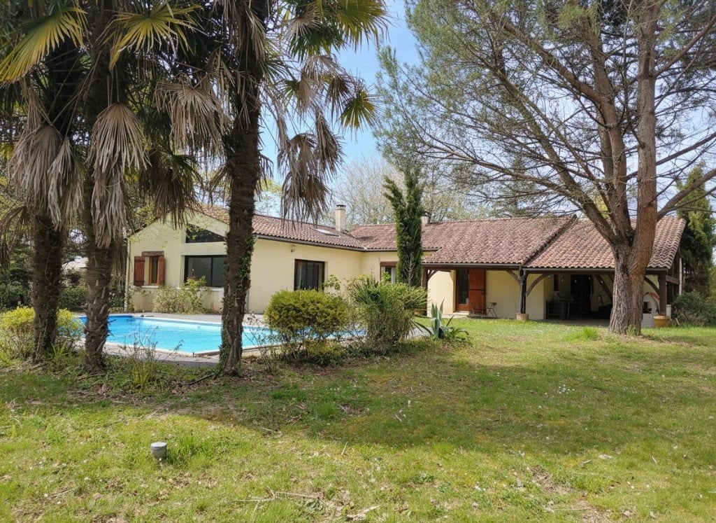 Dordogne: Villa plain pied, environnement de qualité., Ville, Maison d'habitation, Notre Dame de Sanhilac, 240 m²