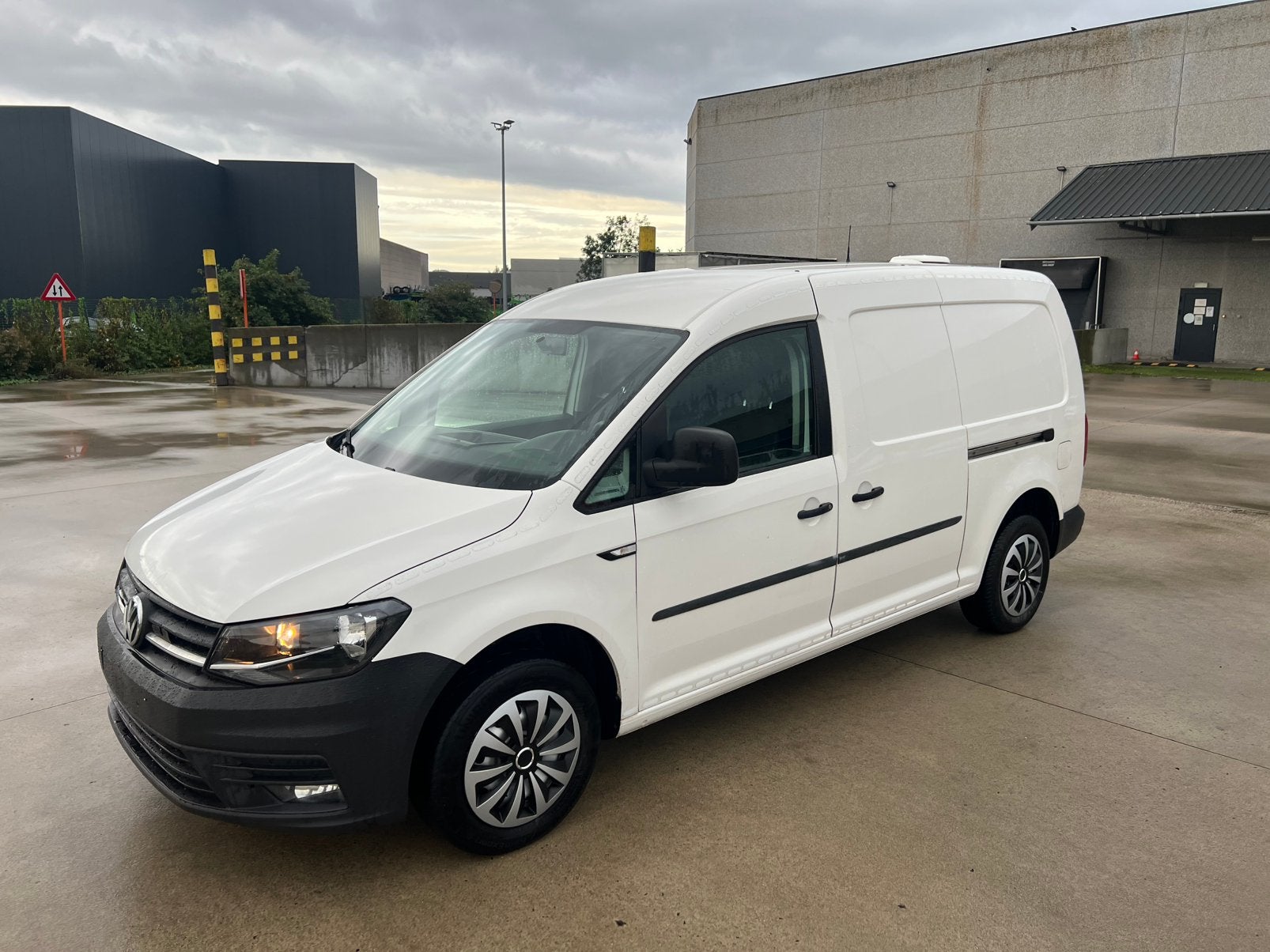 Volkswagen Caddy 1.4 CNG , 2018 , 200.000 KM, Autos, Camionnettes & Utilitaires, Entreprise, Noir, Tissu, Blanc