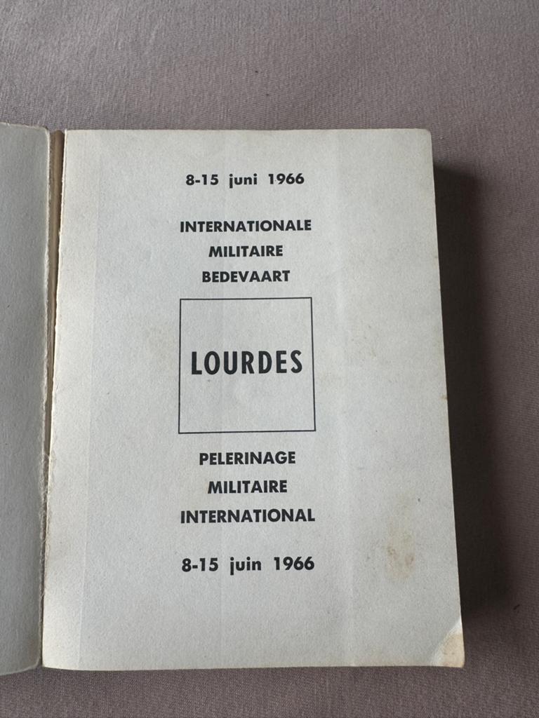 Boek Lourdes 1966 internationale militaire bedevaart, Verzamelen, Ophalen of Verzenden, Boek