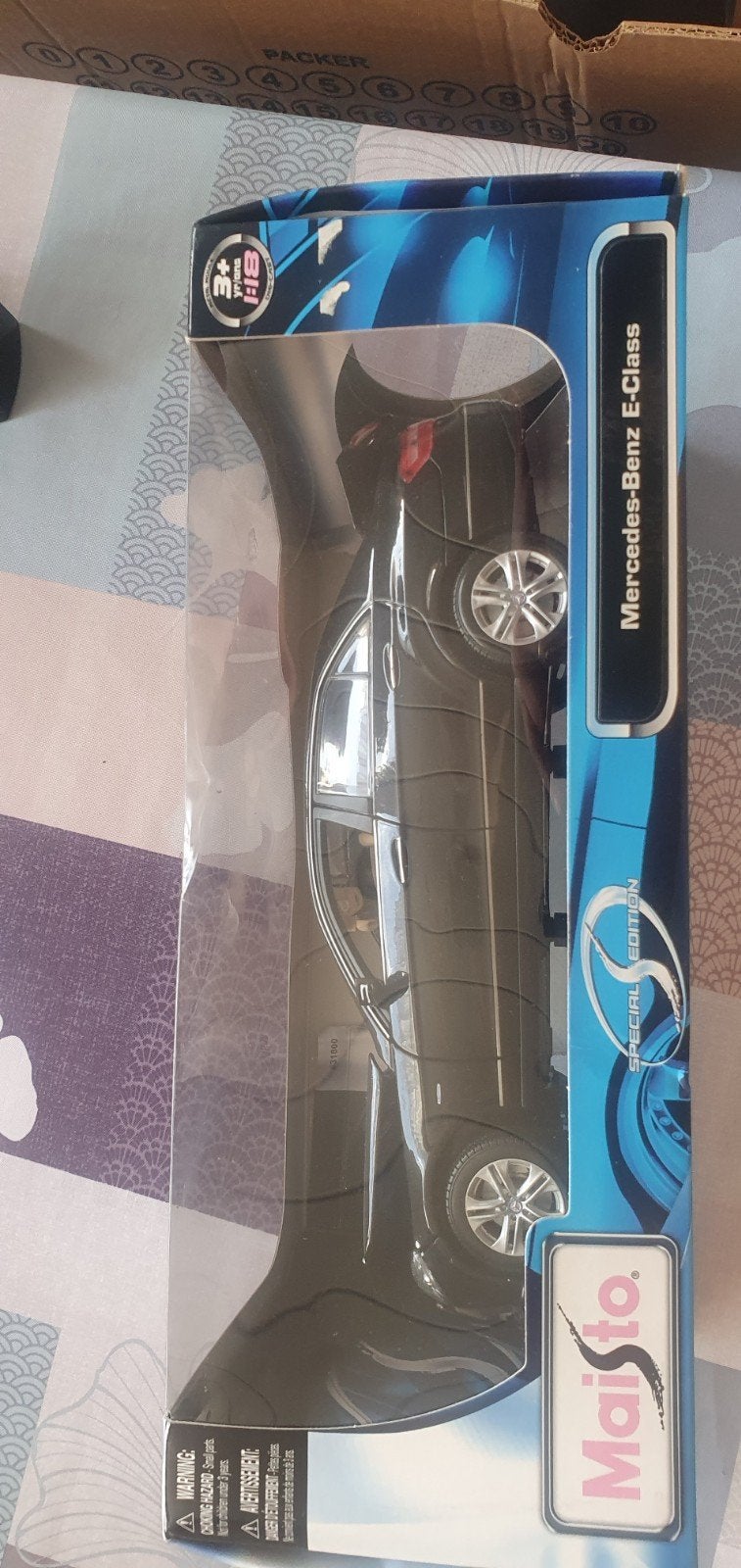 Miniature Mercedes, Enlèvement