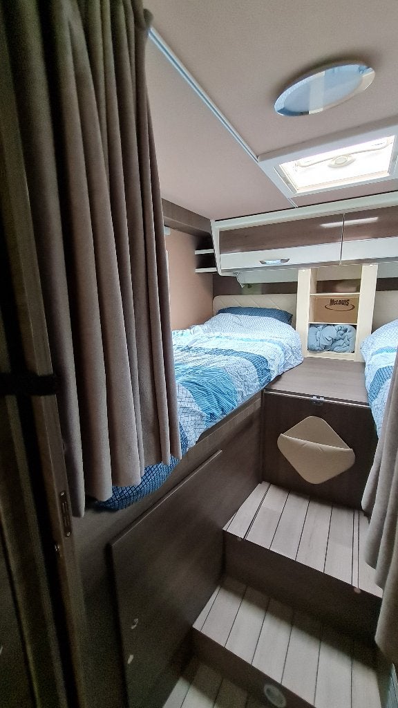 Camper: McLouis Carat 873 160PK Automaat 03/2022, Caravans en Kamperen, Fiat, 7 tot 8 meter, Diesel, Particulier