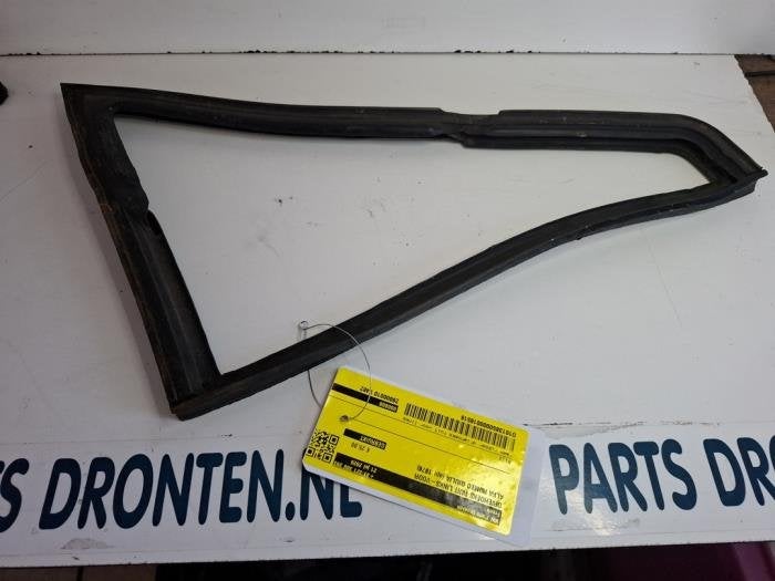 Vitre triangulaire avant gauche d'un Alfa Romeo Giulia, Autos : Pièces & Accessoires, -, 3 mois de garantie, Utilisé, Alfa Romeo