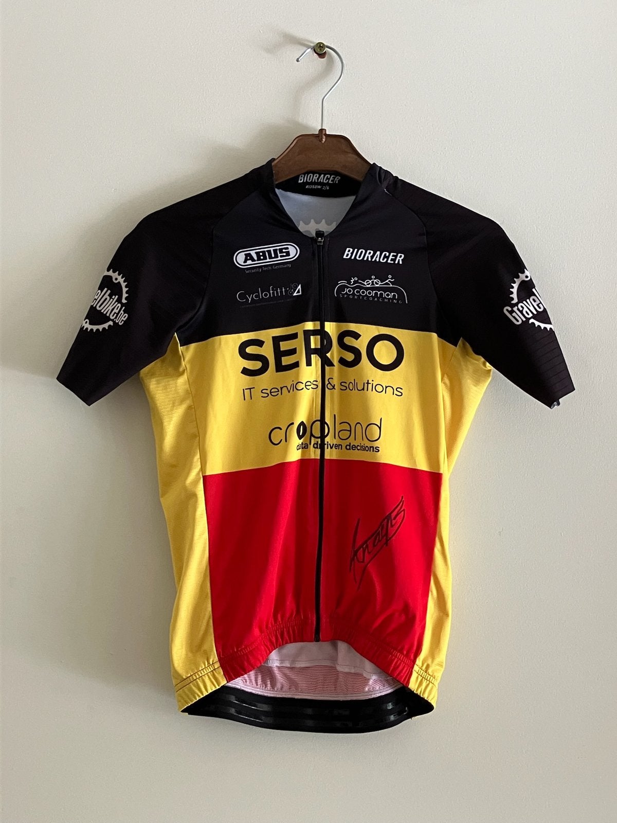 Wielershirt SerSo Gravelbike team, gesigneerd Kim Knaeps, Enlèvement ou Envoi, Neuf