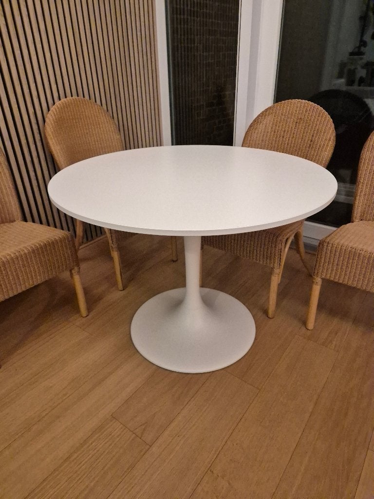 Ikea Docksta ronde witte tafel, Ophalen, Rond, Zo goed als nieuw, Vier personen