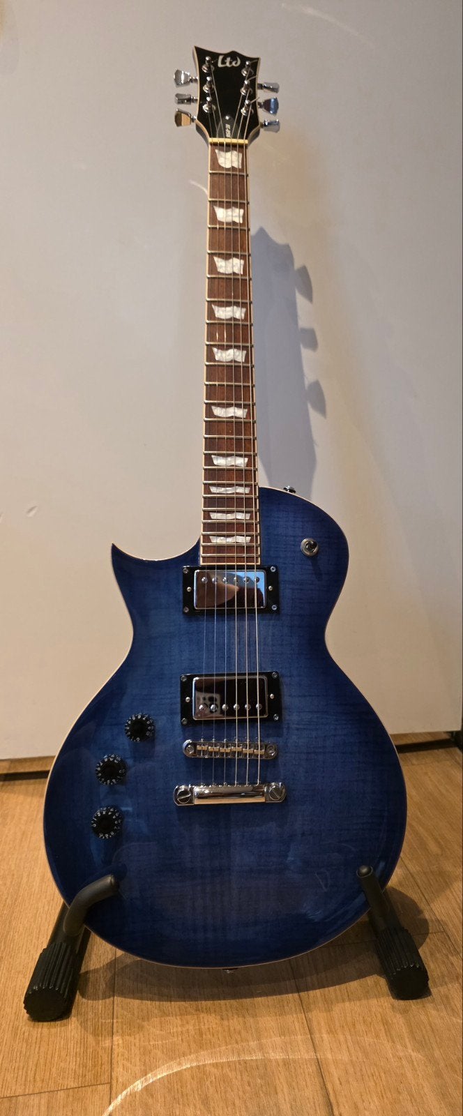 ESP LTD EC-256FM LH Cobalt Blue – Linkshandig + attributen, Muziek en Instrumenten, Ophalen, Zo goed als nieuw, Solid body, Fender
