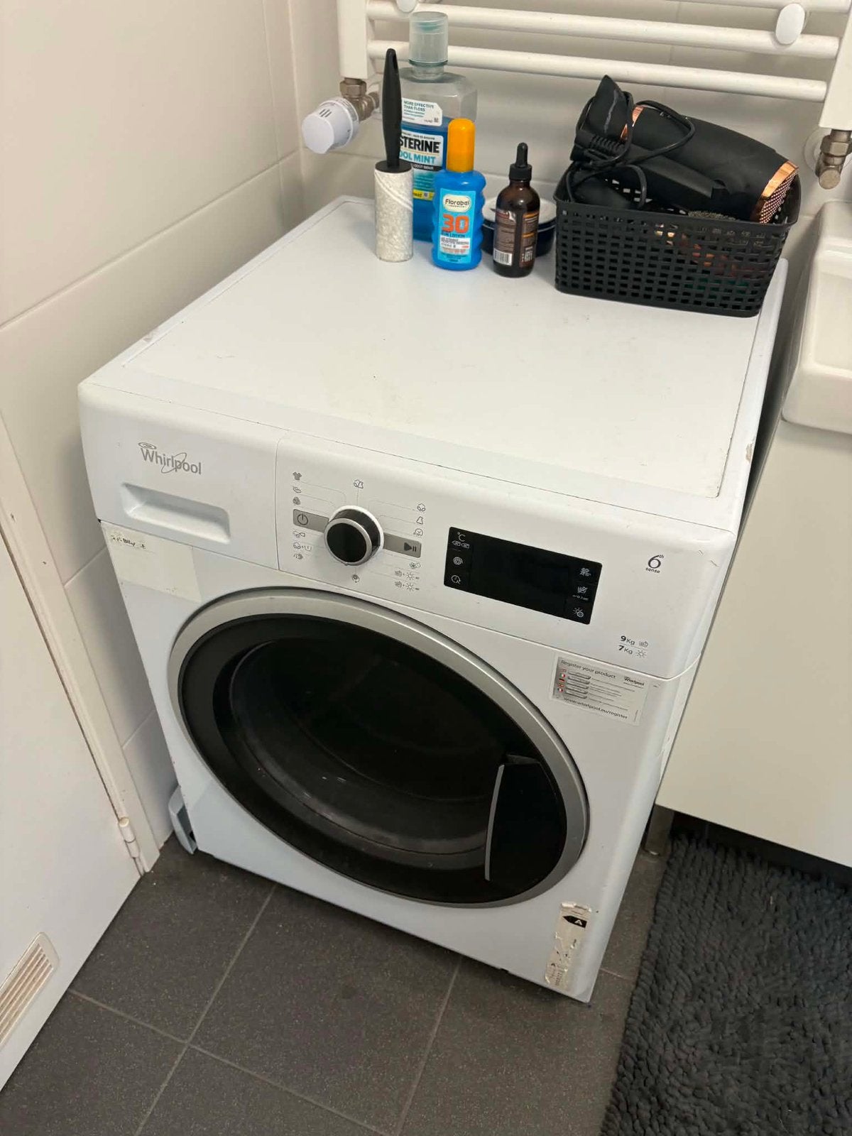 Machine à laver Whirlpool 9 kg, Electroménager, Lave-linge, 1200 à 1600 tours, Programme lavage à la main, Comme neuf, Enlèvement