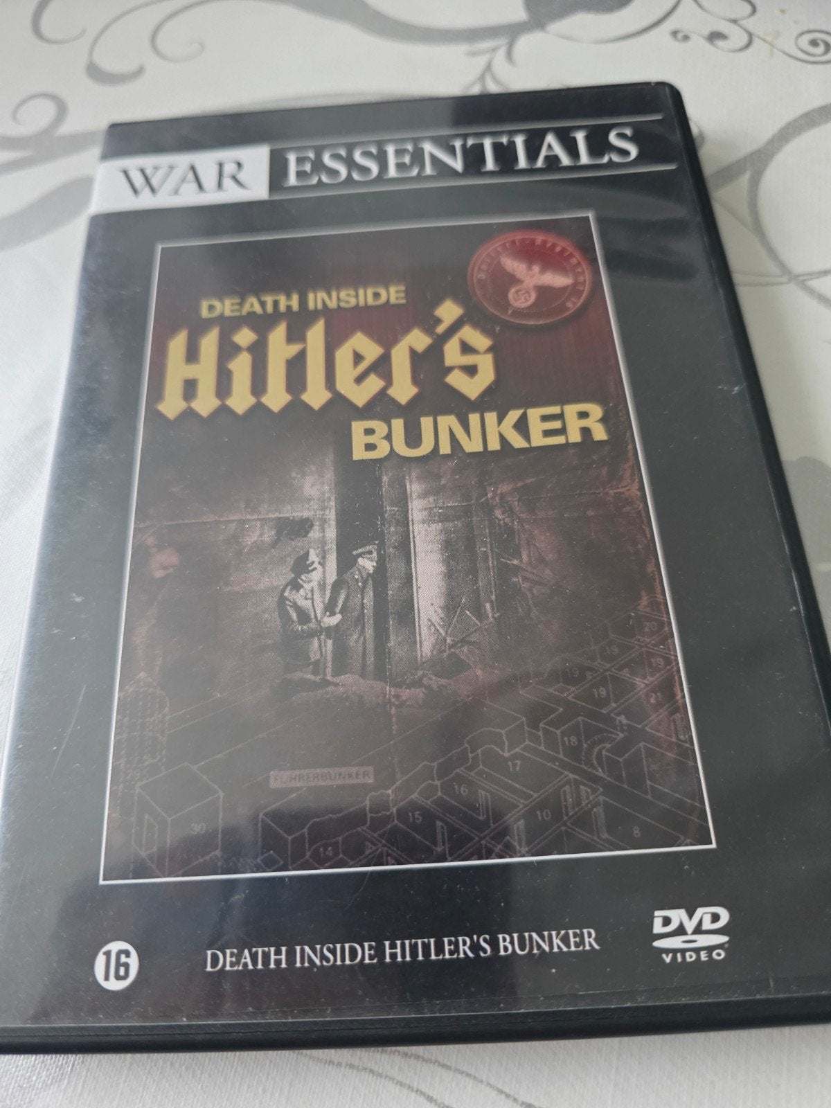 hitler's bunker, Ophalen of Verzenden, Gebruikt