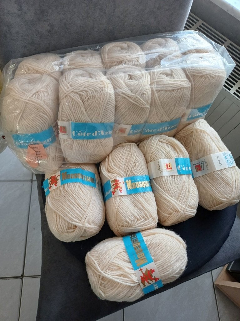 laine à tricoter (15 enchevêtrements de 50 grammes, Hobby & Loisirs créatifs, Enlèvement ou Envoi, Comme neuf, Tricot ou Crochet
