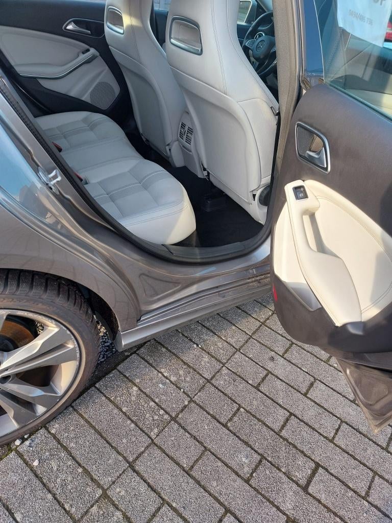 Mercedes-Benz CLA 200 Shooting Br AMG, Auto's, Mercedes-Benz, CLA, Stof, Beige, 5 deurs