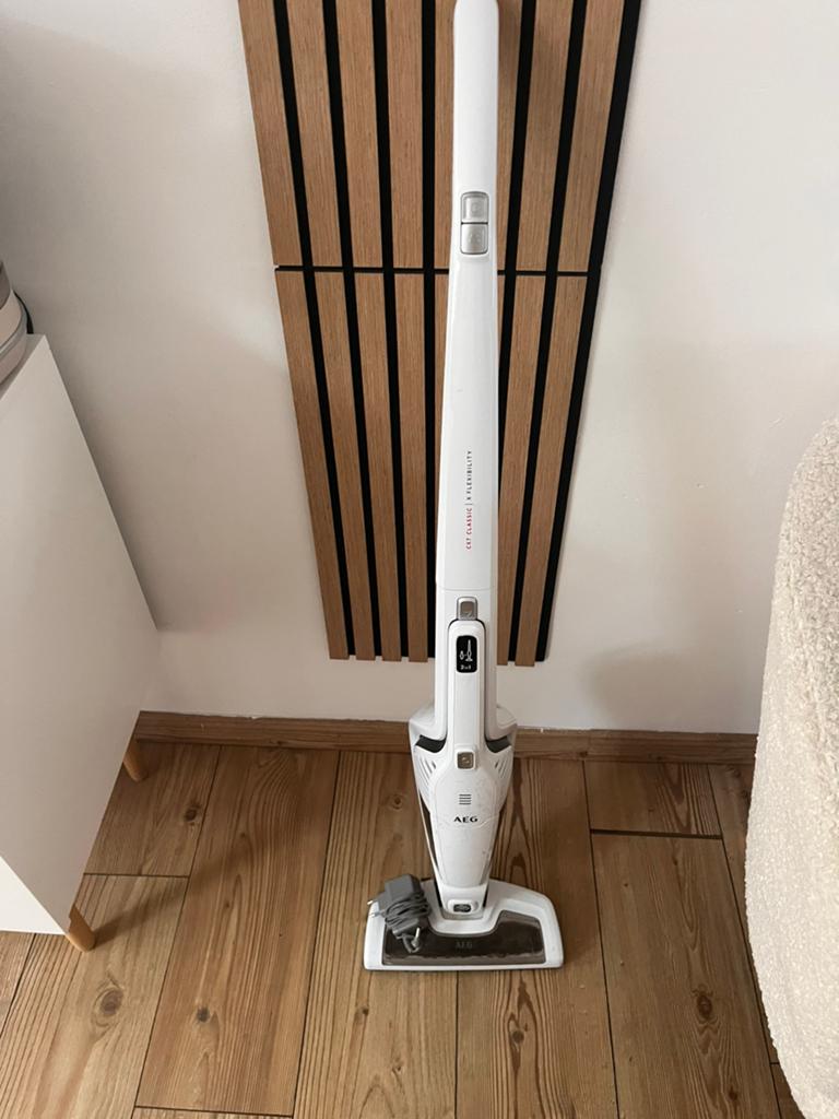Aspirateur sans fil AEG, Sans fil, Réservoir, Aspirateur balai, Enlèvement
