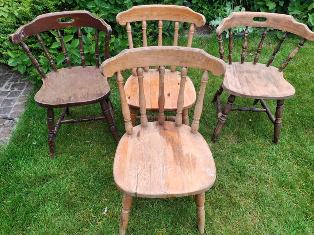 oude stoelen, Ophalen
