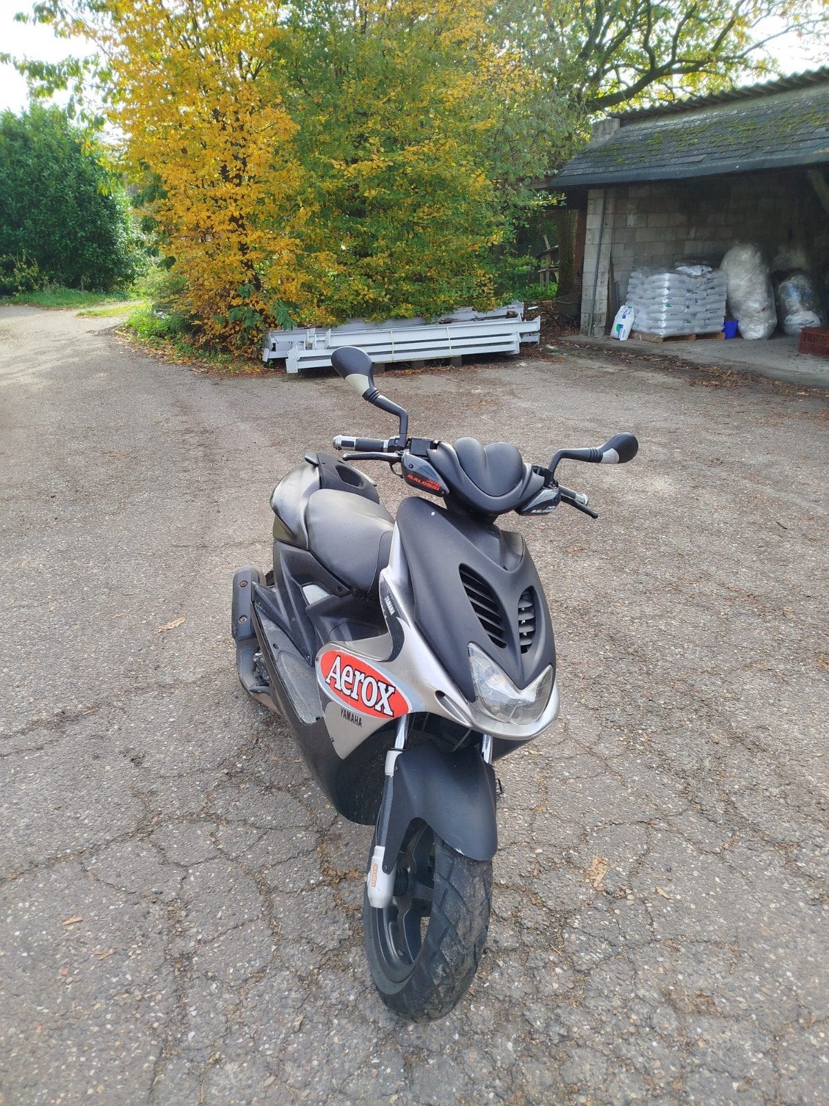 Yamaha Aerox 50cc 2takt tekoop 1500 euro, Fietsen en Brommers, Ophalen, Aerox
