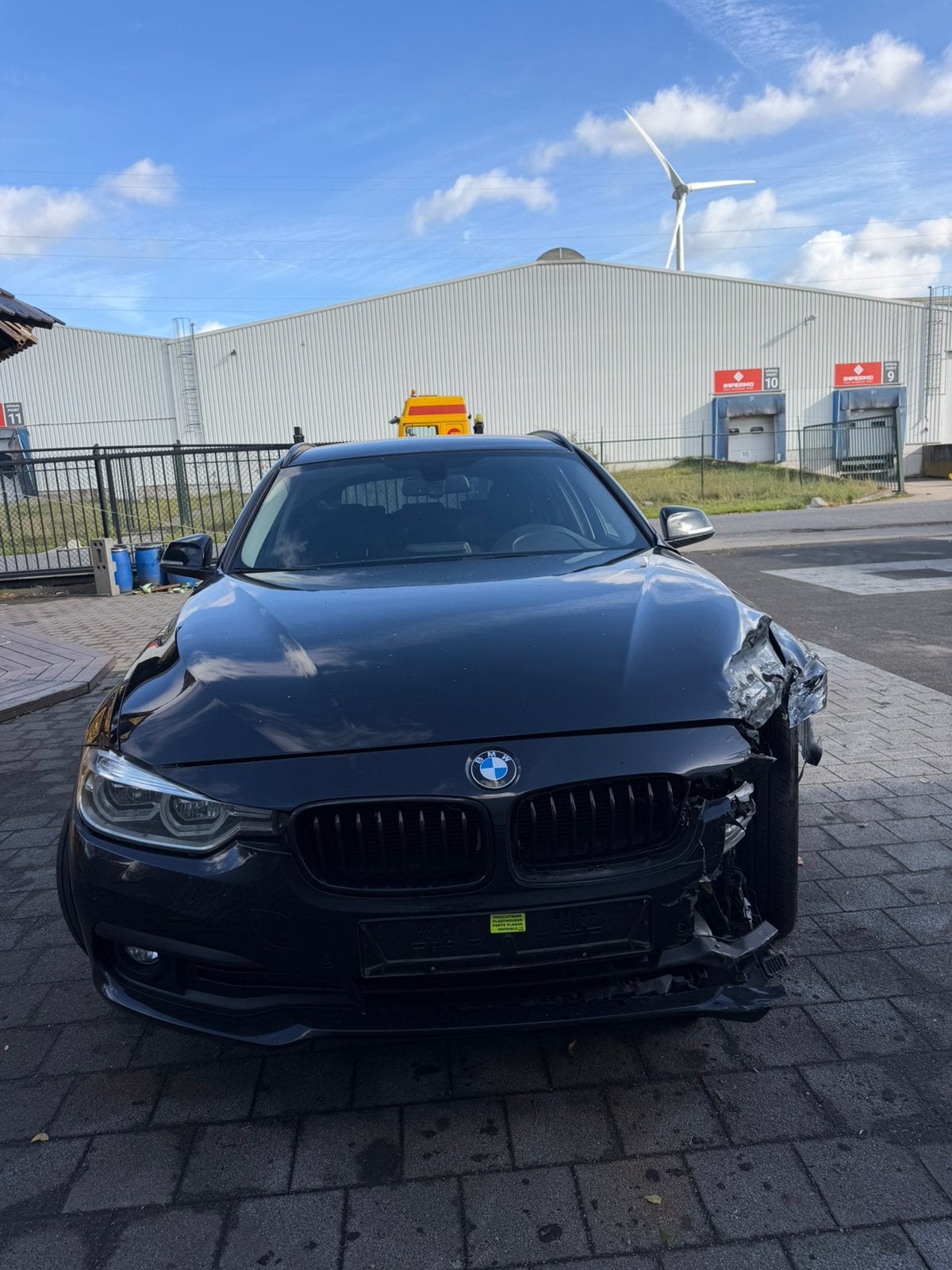 BMW 318d Touring 2015 automatique - ACCIDENTÉ • 192.433km, Automatique, Enlèvement, BMW, 1995 cm³