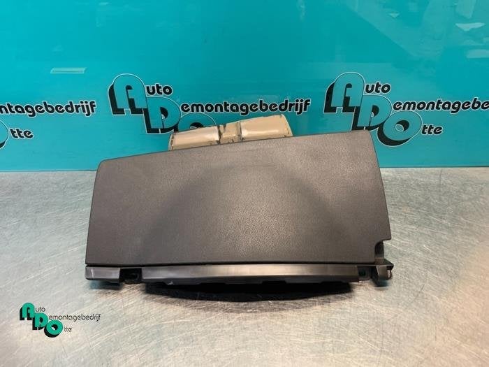 Boîte à gants d'un Peugeot Partner (Partner 08-), -, 3 mois de garantie, Utilisé, -