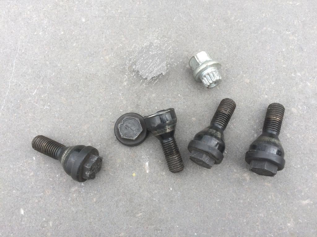 BMW Diefstalremmende wielbouten bmw M12 x 1,5 mm, Ophalen, Gebruikt, BMW