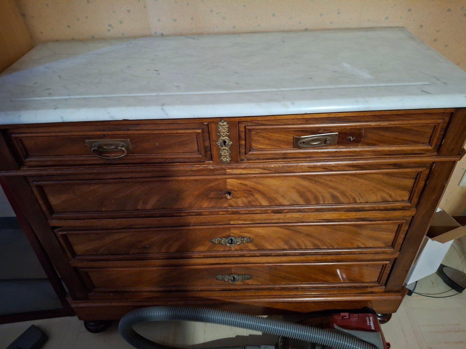 Een oud commode in zeer goede staat Aalter, Huis en Inrichting, Kasten | Dressoirs, Ophalen