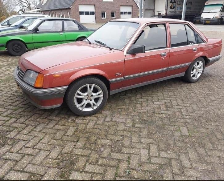 Opel Rekord 2.0 E 1983 Rood, Auto's, Berline, Trekhaak, 1142 kg, Rood